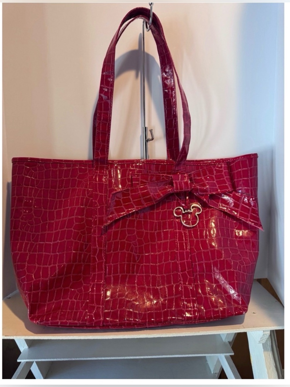 ❤️ Disneyland Resort Red Faux Crocodile Bow Tote Bag.